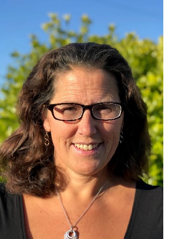 A photo of Naomi Ellis.